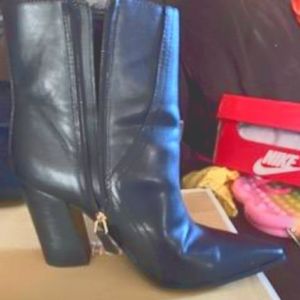 Jlo boots size 7 black